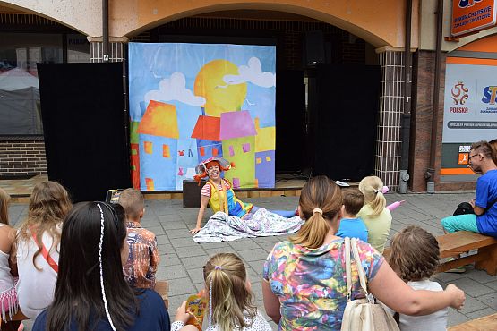 Grafika 1: Spektakl teatralny "Nadchodzi Pipi" 23.06.2016