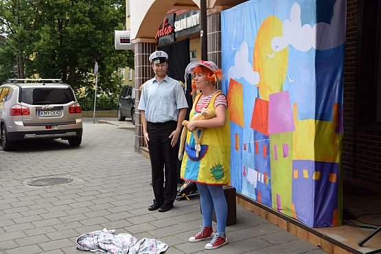 Grafika 3: Spektakl teatralny "Nadchodzi Pipi" 23.06.2016