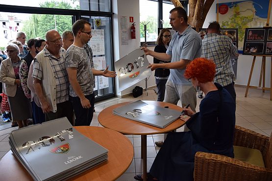 Grafika 11: Promocja kalendarza miejskiego na 2017 rok. 24.06.2016.