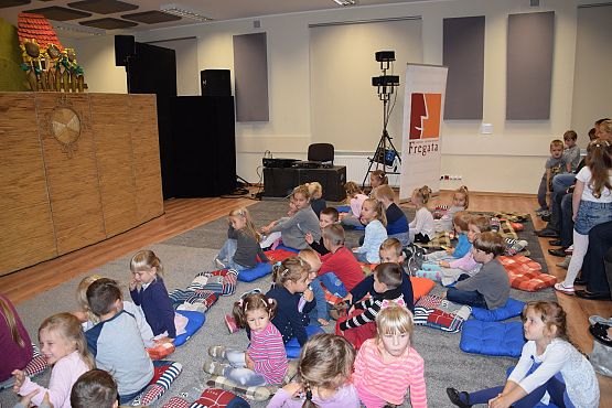 Grafika 2: Niedzielne spotkania z teatrem: Janek Wędrowniczek 2.10.2016