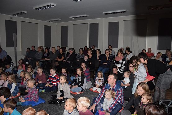 Grafika 11: Niedzielne spotkania z teatrem: Misie Ptysie 23.10. 2016