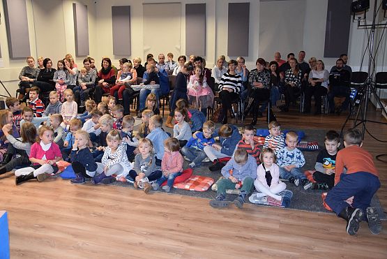 Grafika 1: Niedzielne spotkania z teatrem: Daszeńka 27.11.2016