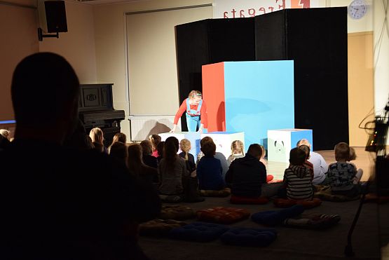 Grafika 2: Niedzielne spotkania z teatrem: Daszeńka 27.11.2016