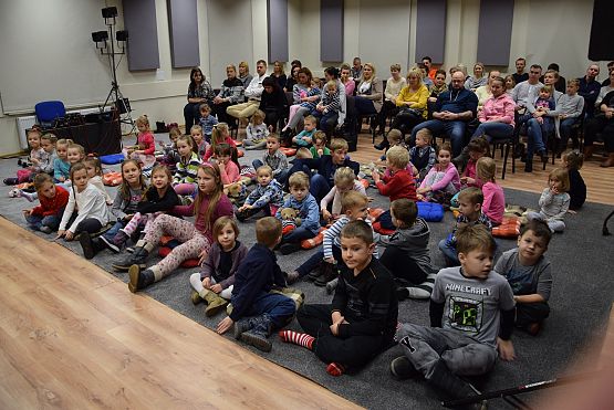 Grafika 3: Niedzielne spotkania z teatrem: Mikołaj, który zapomniał. 18.12.2016