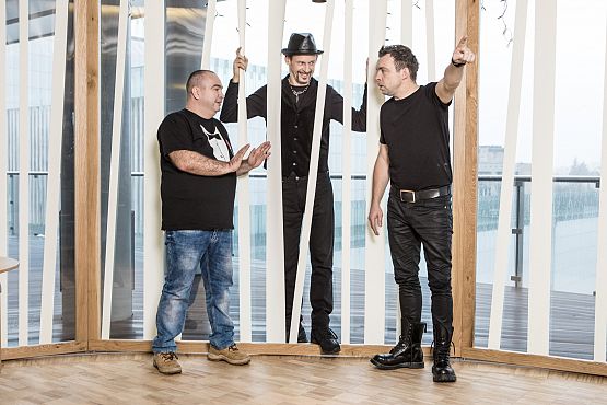 Grafika 1: Zapraszamy na występ kabaretu "Ani Mru Mru"