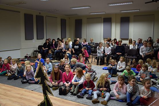Grafika 1: Niedzielne spotkania z teatrem: Chatka Zajączka 8.01.2017