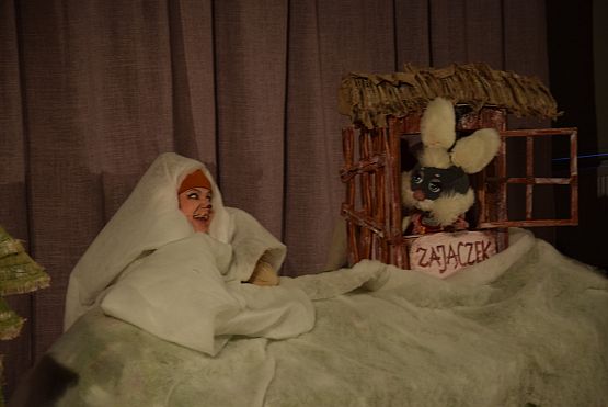 Grafika 10: Niedzielne spotkania z teatrem: Chatka Zajączka 8.01.2017