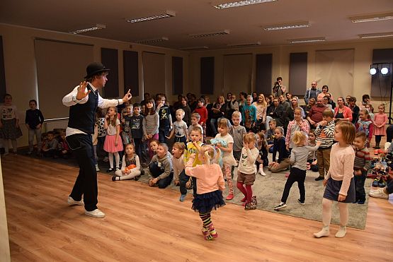 Grafika 8: Niedzielne spotkania z teatrem : Muzyczne ZOO 23.04.2017