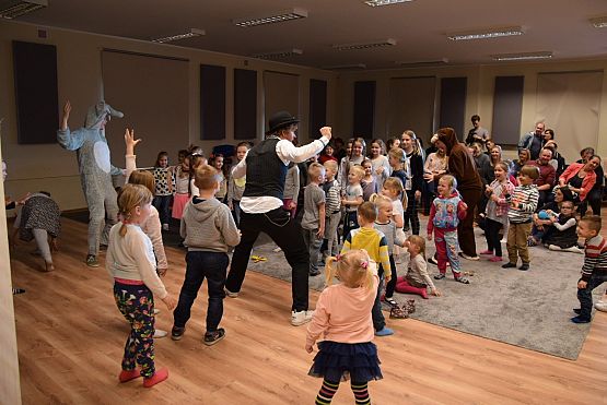 Grafika 9: Niedzielne spotkania z teatrem : Muzyczne ZOO 23.04.2017