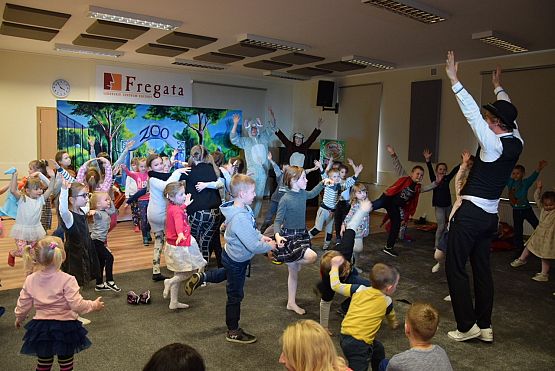 Grafika 12: Niedzielne spotkania z teatrem : Muzyczne ZOO 23.04.2017