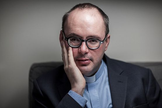 Grafika 2: Spotkanie z autorką książek o ks. Janie Kaczkowskim