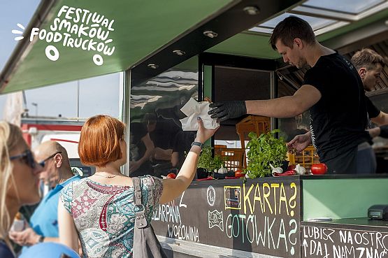 Grafika 2: Po raz pierwszy Festiwal Smaków Food Trucków w Lęborku!