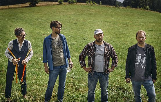 Grafika 4: Byli umówieni i pokłóceni. Teraz będą poślubieni?