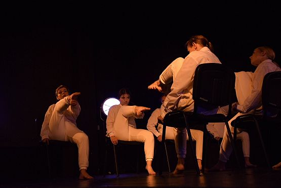 Grafika 6: Spektakl Teatru Tańca Jeszcze 5 Minut: EKSPERYMENT 08.06.2019