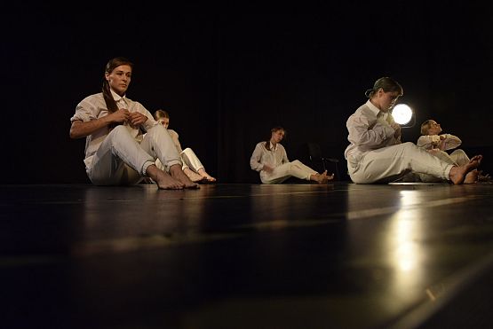 Grafika 24: Spektakl Teatru Tańca Jeszcze 5 Minut: EKSPERYMENT 08.06.2019