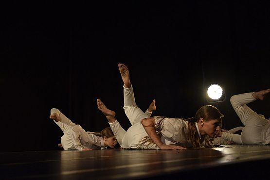 Grafika 27: Spektakl Teatru Tańca Jeszcze 5 Minut: EKSPERYMENT 08.06.2019