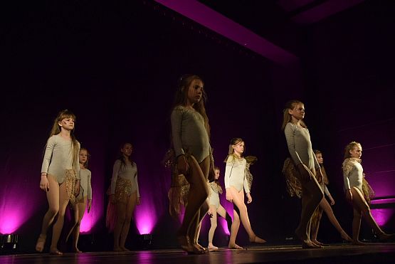 Grafika 4: Spektakl Teatru Tańca Jeszcze 5 Minut JUNIOR: NAD/PODWODNY ŚWIAT 09.06.2019