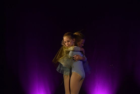 Grafika 22: Spektakl Teatru Tańca Jeszcze 5 Minut JUNIOR: NAD/PODWODNY ŚWIAT 09.06.2019