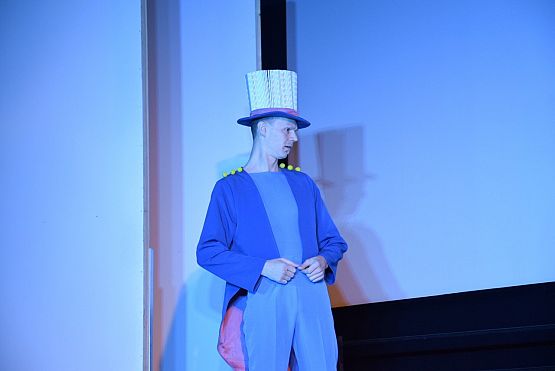 Grafika 3: Niedzielne spotkanie z teatrem: E-MOLLANDIA 07.04.2019