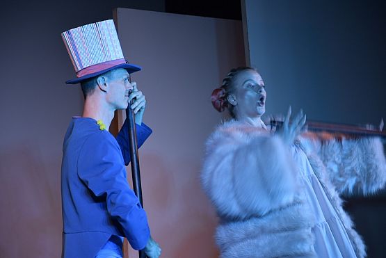 Grafika 8: Niedzielne spotkanie z teatrem: E-MOLLANDIA 07.04.2019