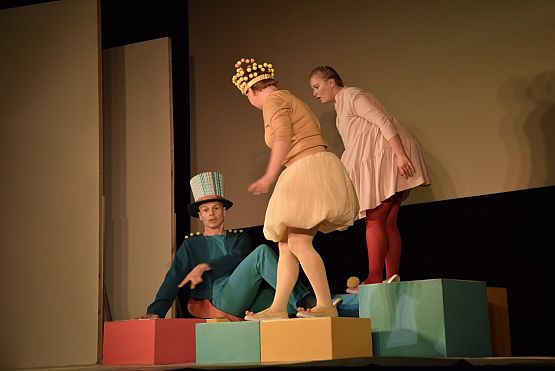 Grafika 18: Niedzielne spotkanie z teatrem: E-MOLLANDIA 07.04.2019