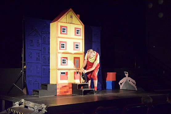 Grafika 2: Niedzielne spotkanie z teatrem" "Pan Brzuchatek" 24.02.2019