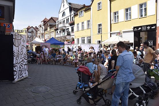 Grafika 1: Spektakl "W 7 dni dookoła bajek" (20.07.2019)