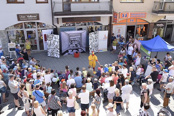 Grafika 4: Spektakl "W 7 dni dookoła bajek" (20.07.2019)