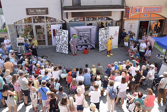 Grafika 8: Spektakl "W 7 dni dookoła bajek" (20.07.2019)