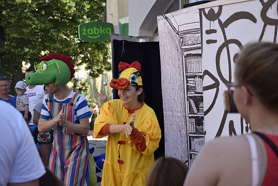 Grafika 19: Spektakl "W 7 dni dookoła bajek" (20.07.2019)