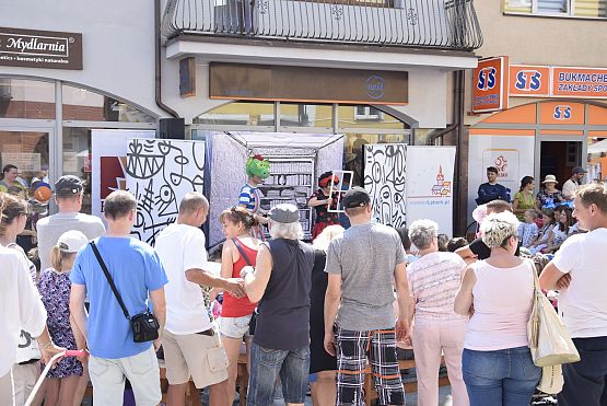 Grafika 24: Spektakl "W 7 dni dookoła bajek" (20.07.2019)