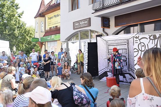 Grafika 37: Spektakl "W 7 dni dookoła bajek" (20.07.2019)