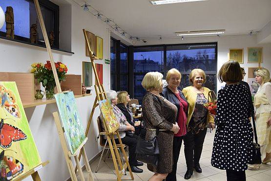 Grafika 1: Wystawa malarska malarek z lęborskiego Uniwersytetu Trzeciego Wieku 18.02.2020