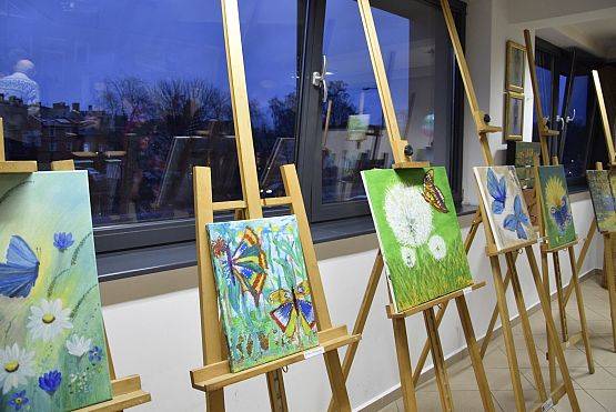 Grafika 5: Wystawa malarska malarek z lęborskiego Uniwersytetu Trzeciego Wieku 18.02.2020