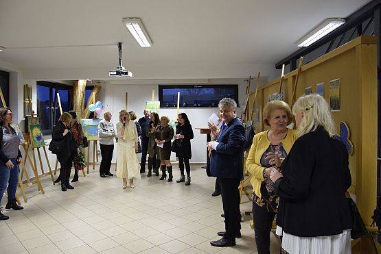 Grafika 12: Wystawa malarska malarek z lęborskiego Uniwersytetu Trzeciego Wieku 18.02.2020