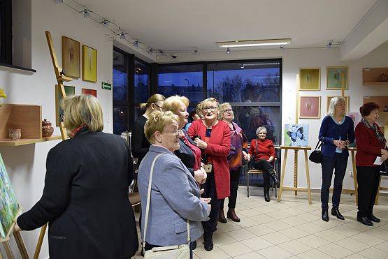 Grafika 13: Wystawa malarska malarek z lęborskiego Uniwersytetu Trzeciego Wieku 18.02.2020