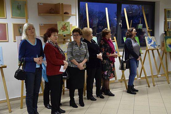 Grafika 14: Wystawa malarska malarek z lęborskiego Uniwersytetu Trzeciego Wieku 18.02.2020