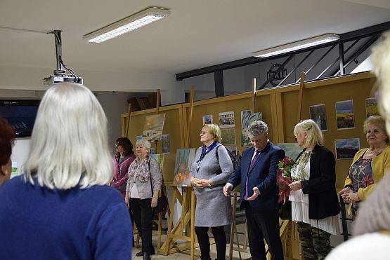Grafika 16: Wystawa malarska malarek z lęborskiego Uniwersytetu Trzeciego Wieku 18.02.2020