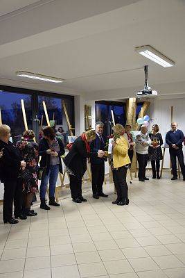 Grafika 19: Wystawa malarska malarek z lęborskiego Uniwersytetu Trzeciego Wieku 18.02.2020