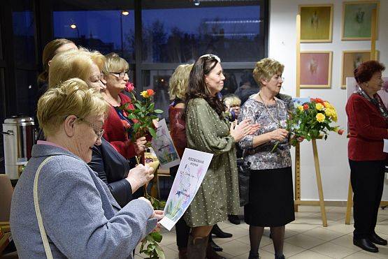 Grafika 24: Wystawa malarska malarek z lęborskiego Uniwersytetu Trzeciego Wieku 18.02.2020