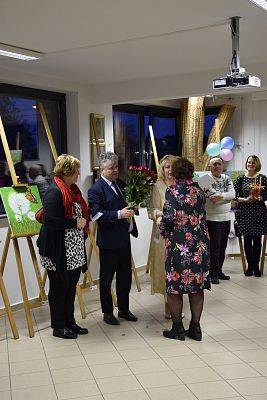 Grafika 26: Wystawa malarska malarek z lęborskiego Uniwersytetu Trzeciego Wieku 18.02.2020
