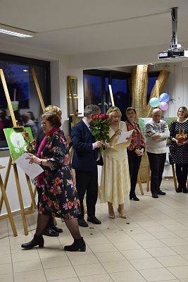 Grafika 27: Wystawa malarska malarek z lęborskiego Uniwersytetu Trzeciego Wieku 18.02.2020