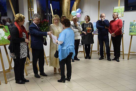 Grafika 33: Wystawa malarska malarek z lęborskiego Uniwersytetu Trzeciego Wieku 18.02.2020