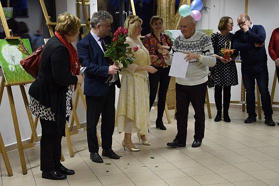 Grafika 34: Wystawa malarska malarek z lęborskiego Uniwersytetu Trzeciego Wieku 18.02.2020
