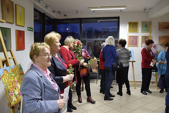 Grafika 36: Wystawa malarska malarek z lęborskiego Uniwersytetu Trzeciego Wieku 18.02.2020