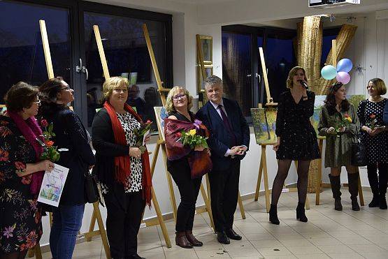 Grafika 43: Wystawa malarska malarek z lęborskiego Uniwersytetu Trzeciego Wieku 18.02.2020