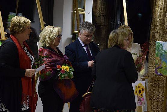 Grafika 48: Wystawa malarska malarek z lęborskiego Uniwersytetu Trzeciego Wieku 18.02.2020