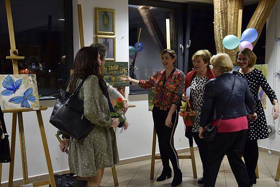 Grafika 54: Wystawa malarska malarek z lęborskiego Uniwersytetu Trzeciego Wieku 18.02.2020