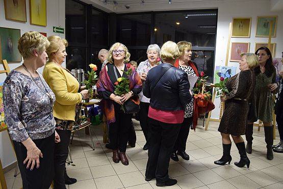 Grafika 61: Wystawa malarska malarek z lęborskiego Uniwersytetu Trzeciego Wieku 18.02.2020