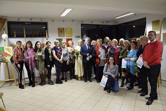 Grafika 67: Wystawa malarska malarek z lęborskiego Uniwersytetu Trzeciego Wieku 18.02.2020